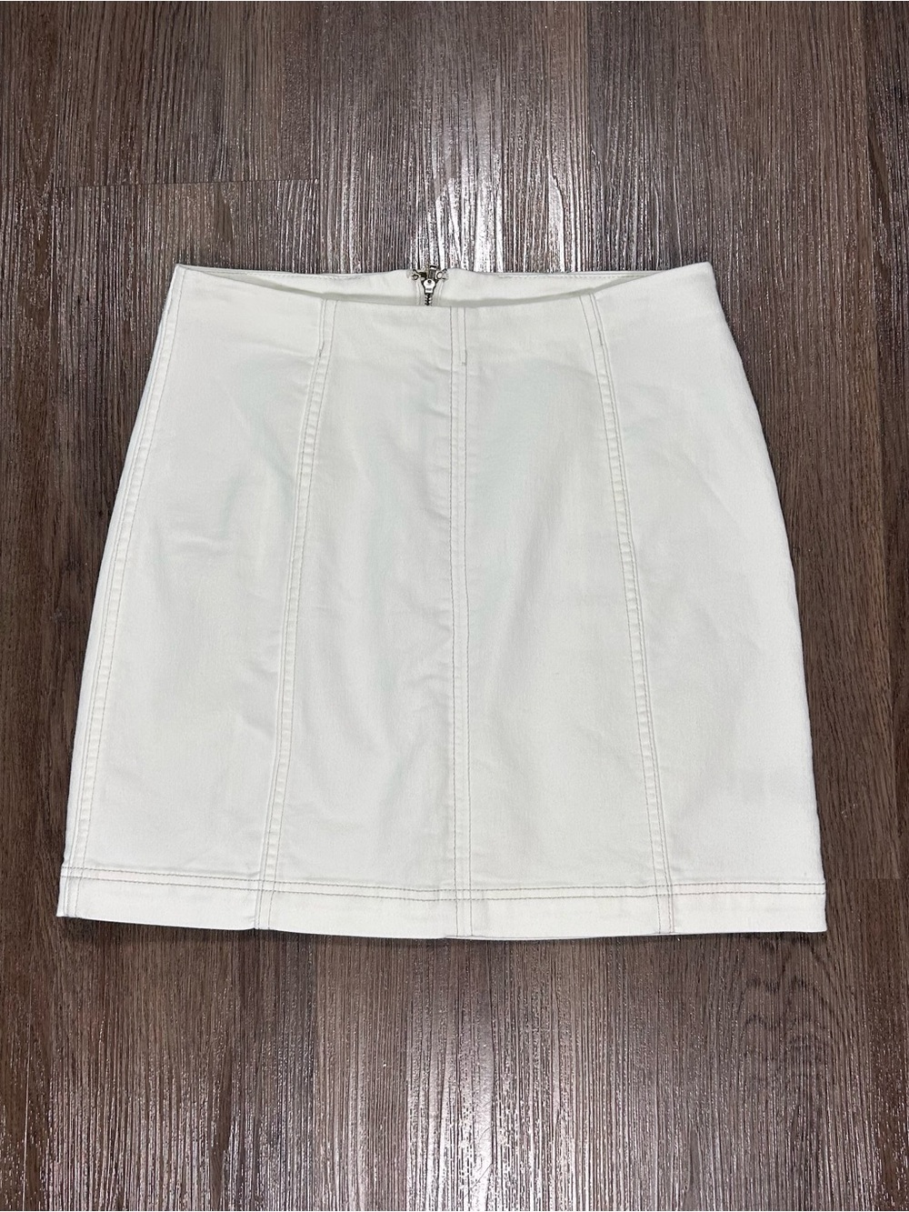 Free People white mini skirt with zipper closure
